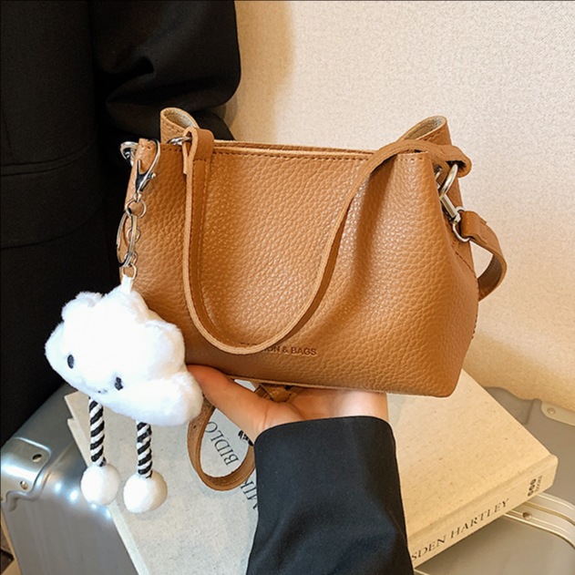 Fashionable and versatile bucket bag 2025 summer new women's bag, trendy underarm bag, high-end single-shoulder bag, retro crossbody bag full figure