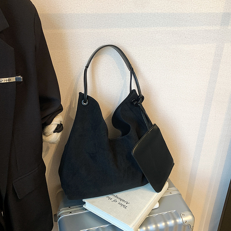 The new 2024 women's commuter large bag with a high-end feel, Maillard single-shoulder bag, large capacity, trendy and versatile tote bag Specification drawing