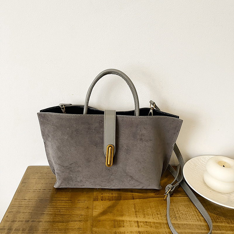 2024 New style textured and elegant handbag, fashionable commuting large-capacity tote bag, fleece single-shoulder crossbody bag full figure