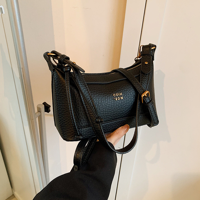 This year, the Maillard underarm bag for women's 2024 new style is fashionable, light luxury, niche and high-end single-shoulder small square bag details Picture