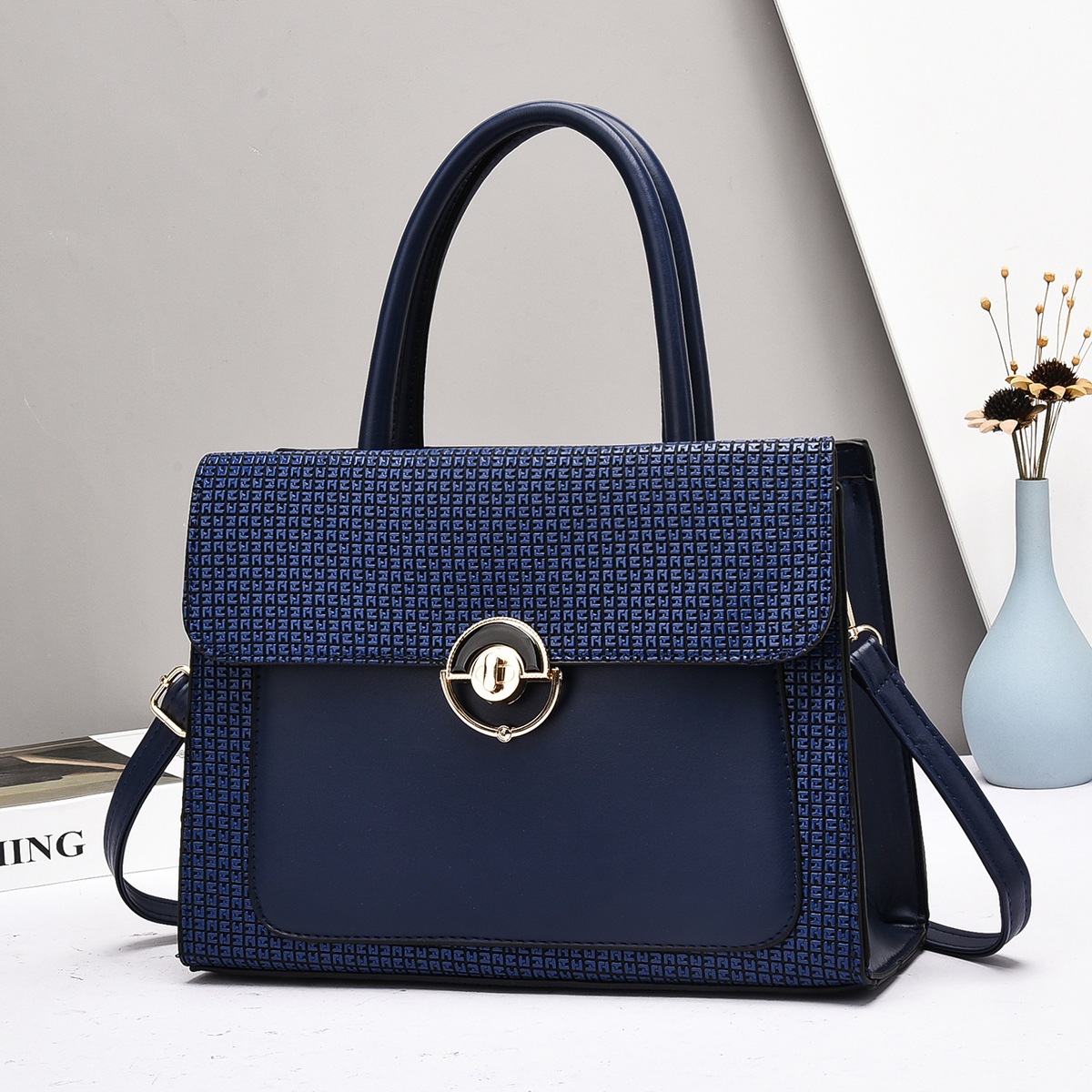 Textured lock buckle casual bag 2025 new style retro style commuting handbag, single-shoulder crossbody women's bag hand Specification drawing