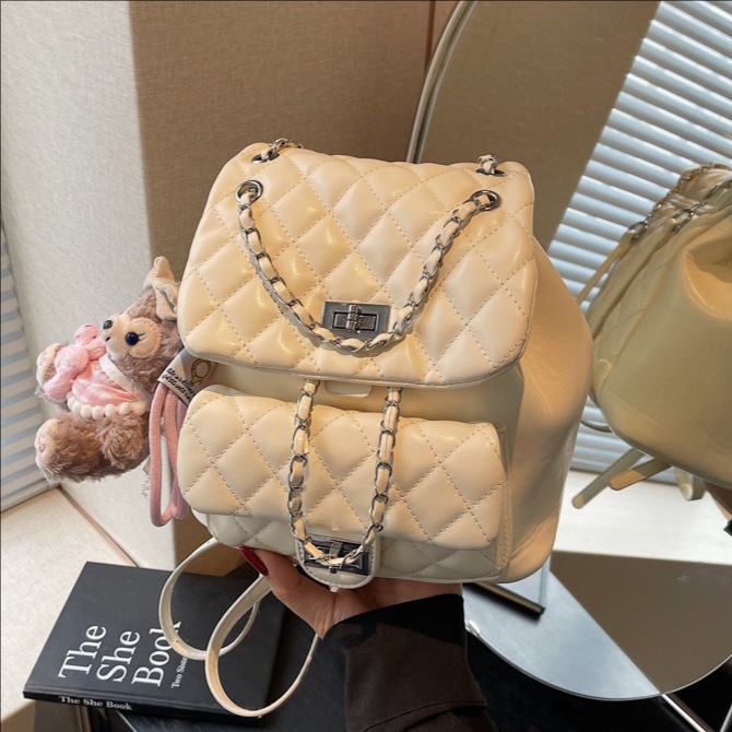 The 2025 new diamond-shaped chain chanel-style small backpack is a fashionable, trendy, versatile and lightweight backpack for women's travel full figure