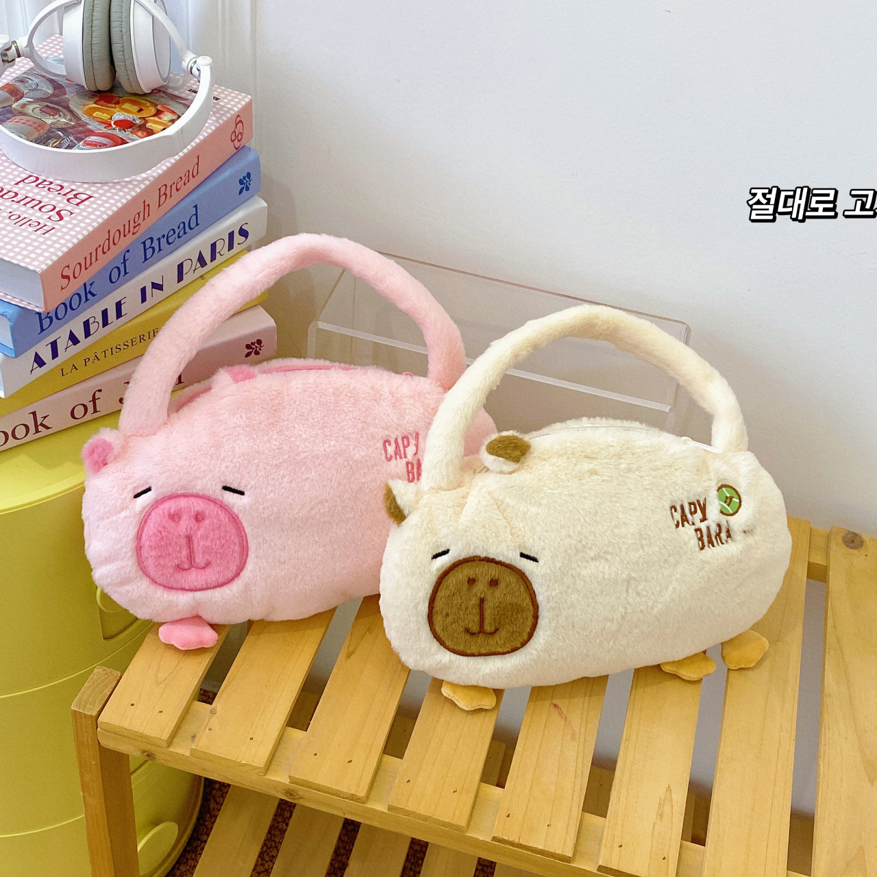 The new Lapibara plush capybara backpack is cute and versatile. It's a plush bar student backpack for birthday gift exchange Application Scenario