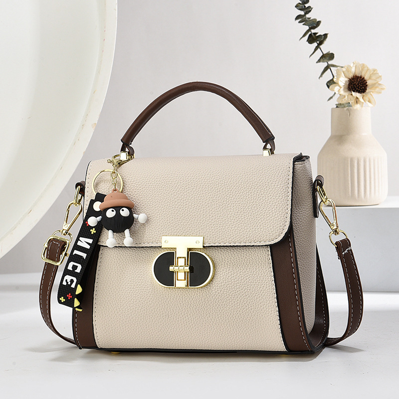 The 2024 new Korean version of the "Little Bag" for women, with a unique color contrast, is a popular hand-held small bag with a large capacity and a single-shoulder crossbody small square bag full figure