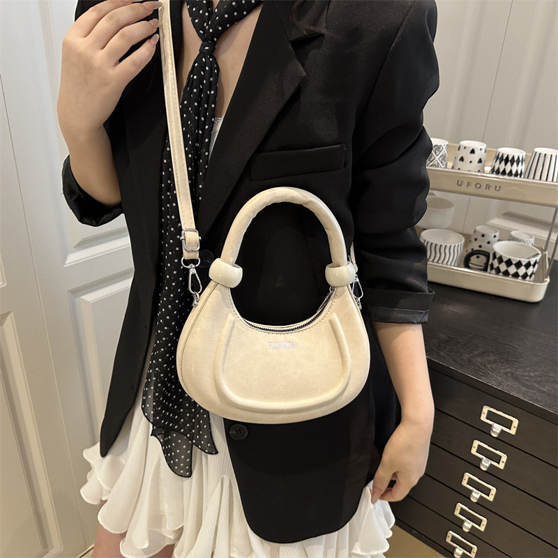 Niche design bags for women 2025 New trendy and versatile crossbody bag, women's commuter single-shoulder bag, women's hand-held crescent-shaped bag details Picture
