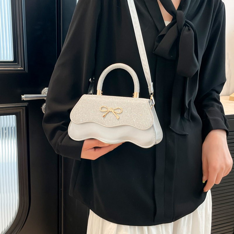 Cross-border high-end women's bag 2025 Spring New Style Quality commuter crossbody bag, fashionable and versatile single-shoulder bag, cross-border trend details Picture