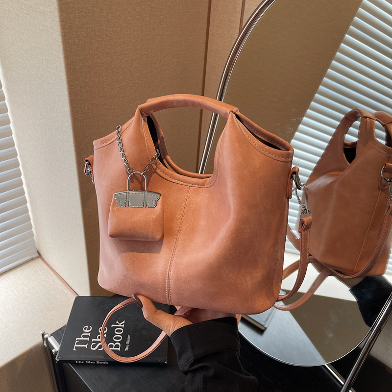 Hand-held bucket bag for women 2025 new style, trendy and casual, large capacity, retro and versatile, single-shoulder crossbody bag for women, mother and child bag details Picture