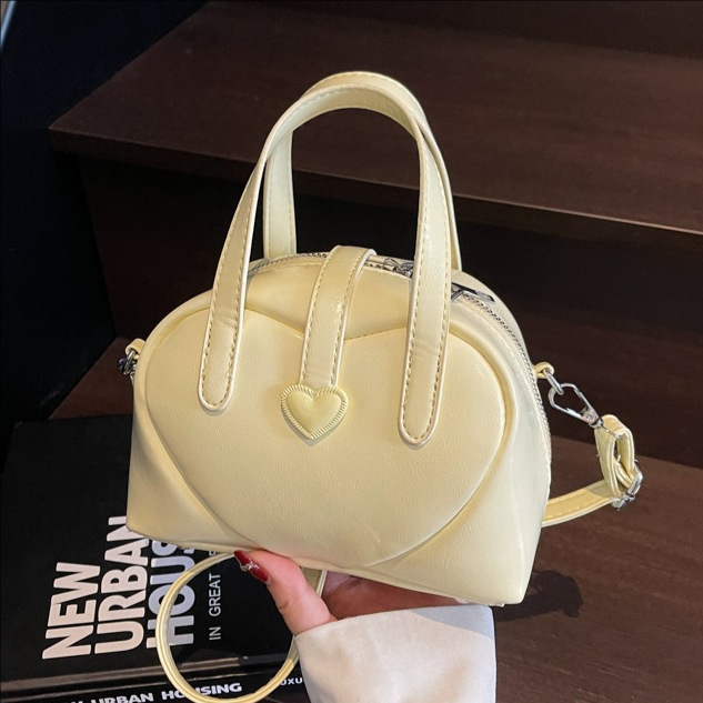 High-end heart-shaped handbag for women, 2025 new style exquisite and versatile pillow bag, fashionable and trendy single-shoulder crossbody bag full figure