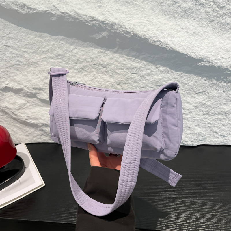 Japanese and Korean nylon casual single-shoulder bag, crossbody bag, solid-color underarm bag, lightweight and versatile, small square bag for travel, commuting and outings full figure