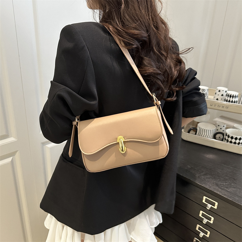 Korean style simple single-shoulder bag, fashionable crossbody bag, niche simple small square bag, new summer 2025 stylish underarm bag details Picture