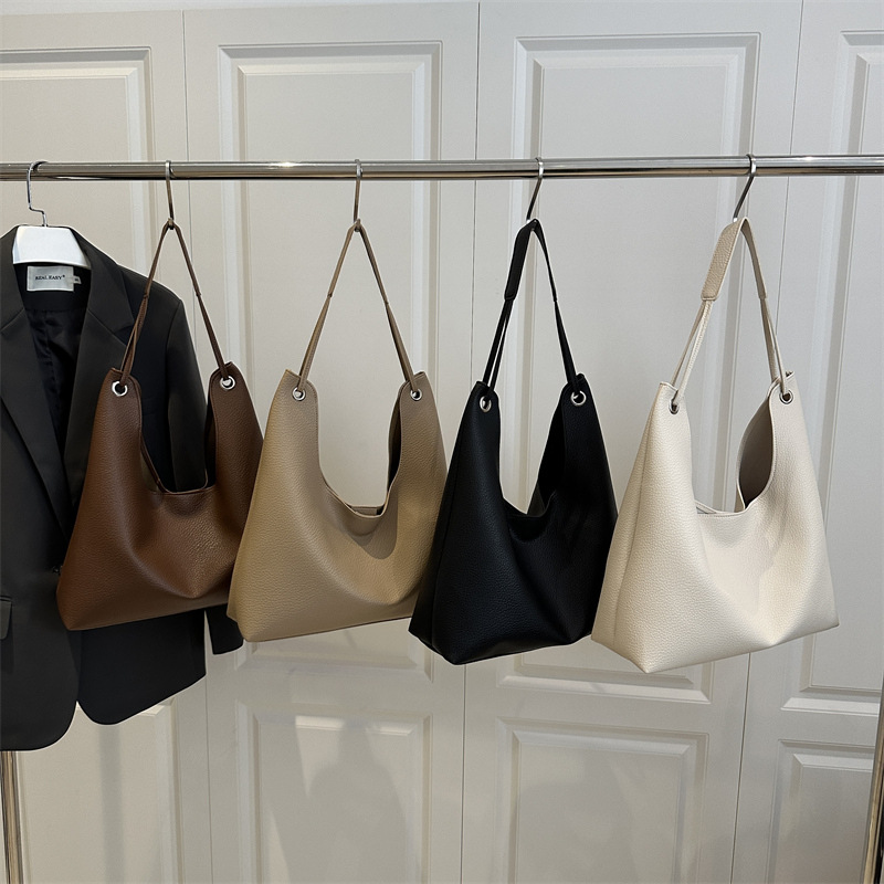 High-end retro large-capacity bag for women, 2025 new style casual, versatile and stylish single-shoulder bag, tote bucket bag Application Scenario