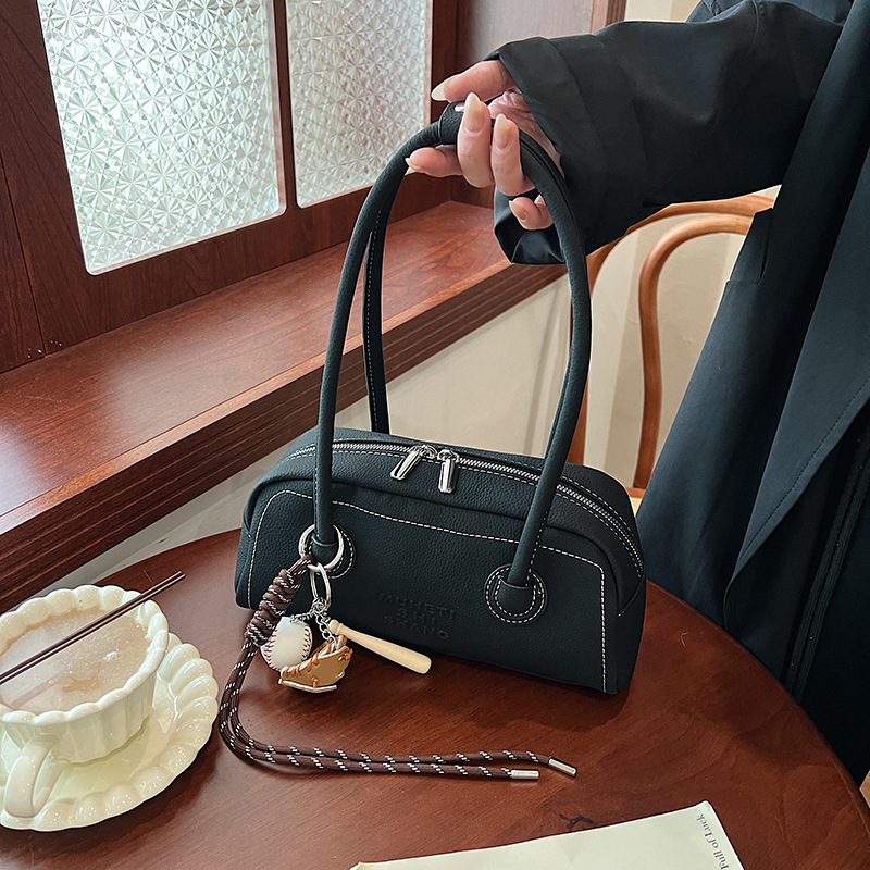 Korean version niche design matte hand-held bowling bag for women, 2024 new retro underarm bag, commuter single-shoulder bag Specification drawing