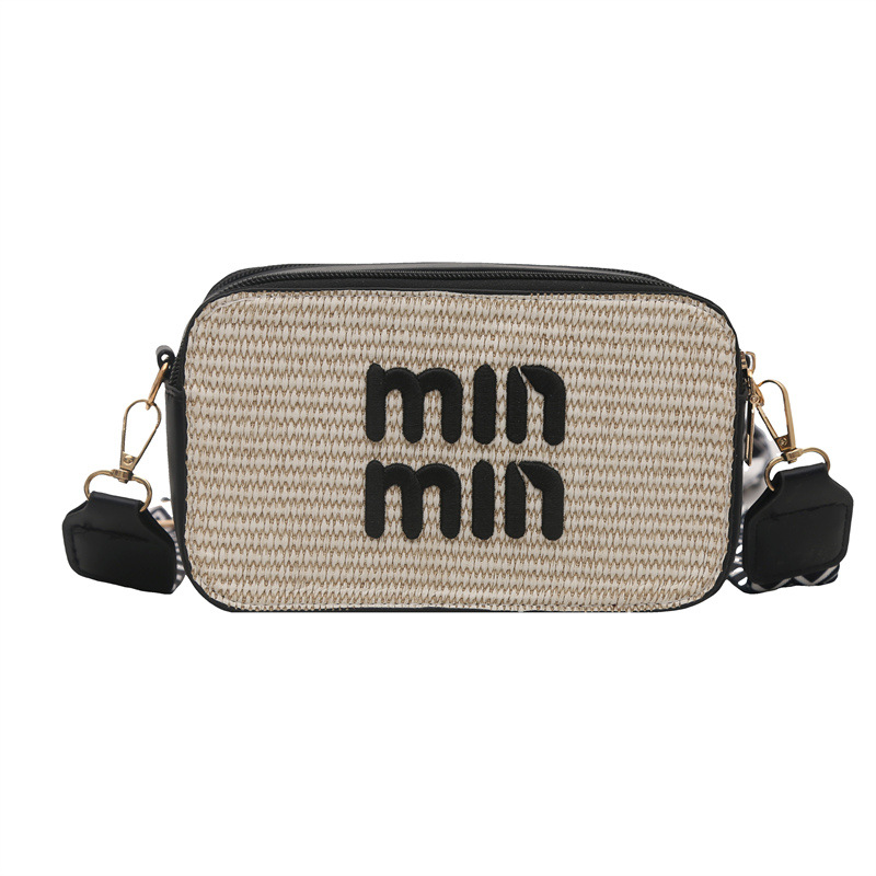 Personalized Fashion Trend 2025: A casual and versatile straw woven small square bag with a wide shoulder strap, a popular single-shoulder crossbody bag Item Picture