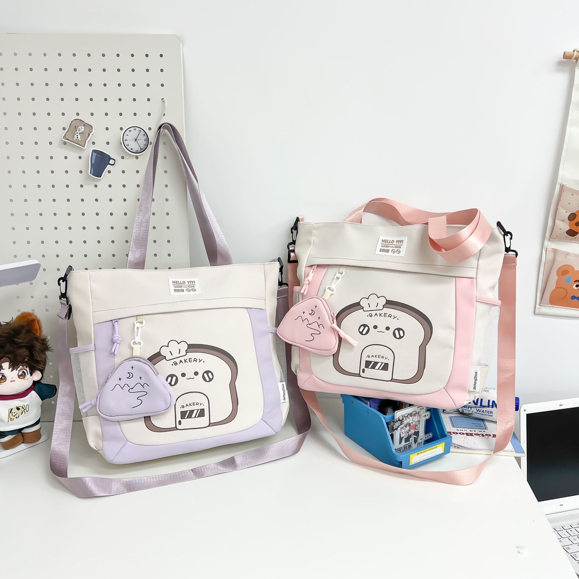 The new Tote bag for women in 2025 is a versatile and fashionable single-shoulder bag. It is cute and has a large capacity. It is a crossbody bag for college students to attend classes and study Specification drawing