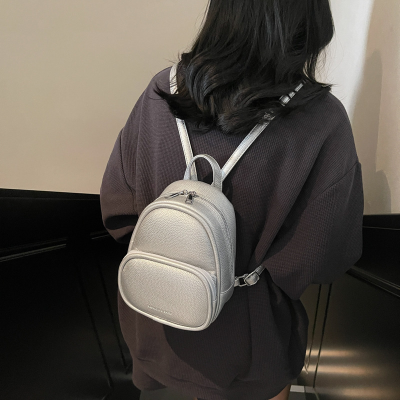 A fashionable solid-color, stylish small backpack for women 2025, a new summer trend, simple and high-end quality travel backpack Specification drawing