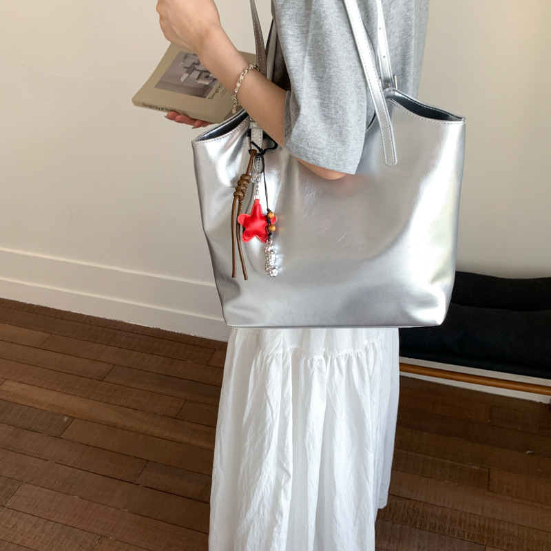 Fashionable tote bag, large-capacity underarm bag, 2025 new style, high-end women's bag, simple commuting bag, soft leather single-shoulder bag Specification drawing