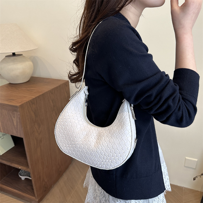 Solid color stylish Lady 2025 Large capacity trendy Korean version new woven pattern casual single-shoulder hand-carried underarm bag details Picture