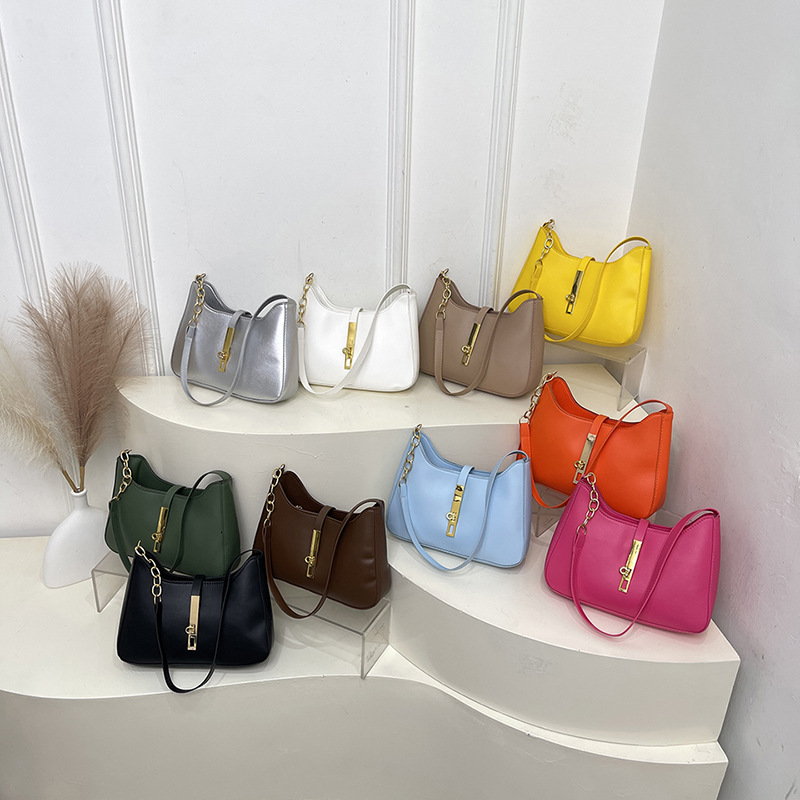 A new Korean-style niche design bag for women in the summer of 2025, featuring a high-quality hand-held and underarm bag that is versatile and fashionable Application Scenario