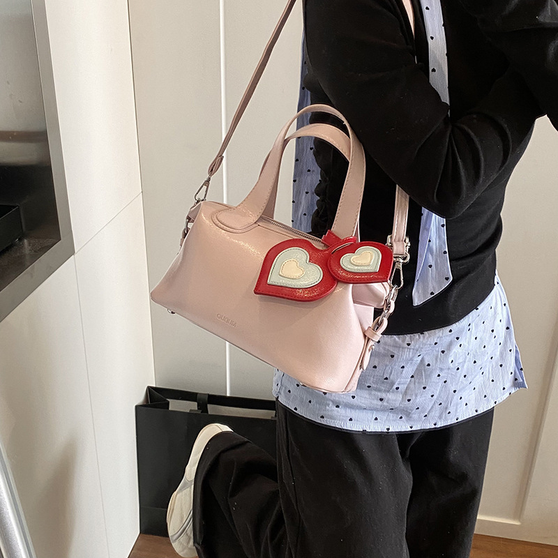 2025 New retro and stylish versatile handbag, trendy and simple shoulder bag, heart-shaped high-end crossbody bag Specification drawing