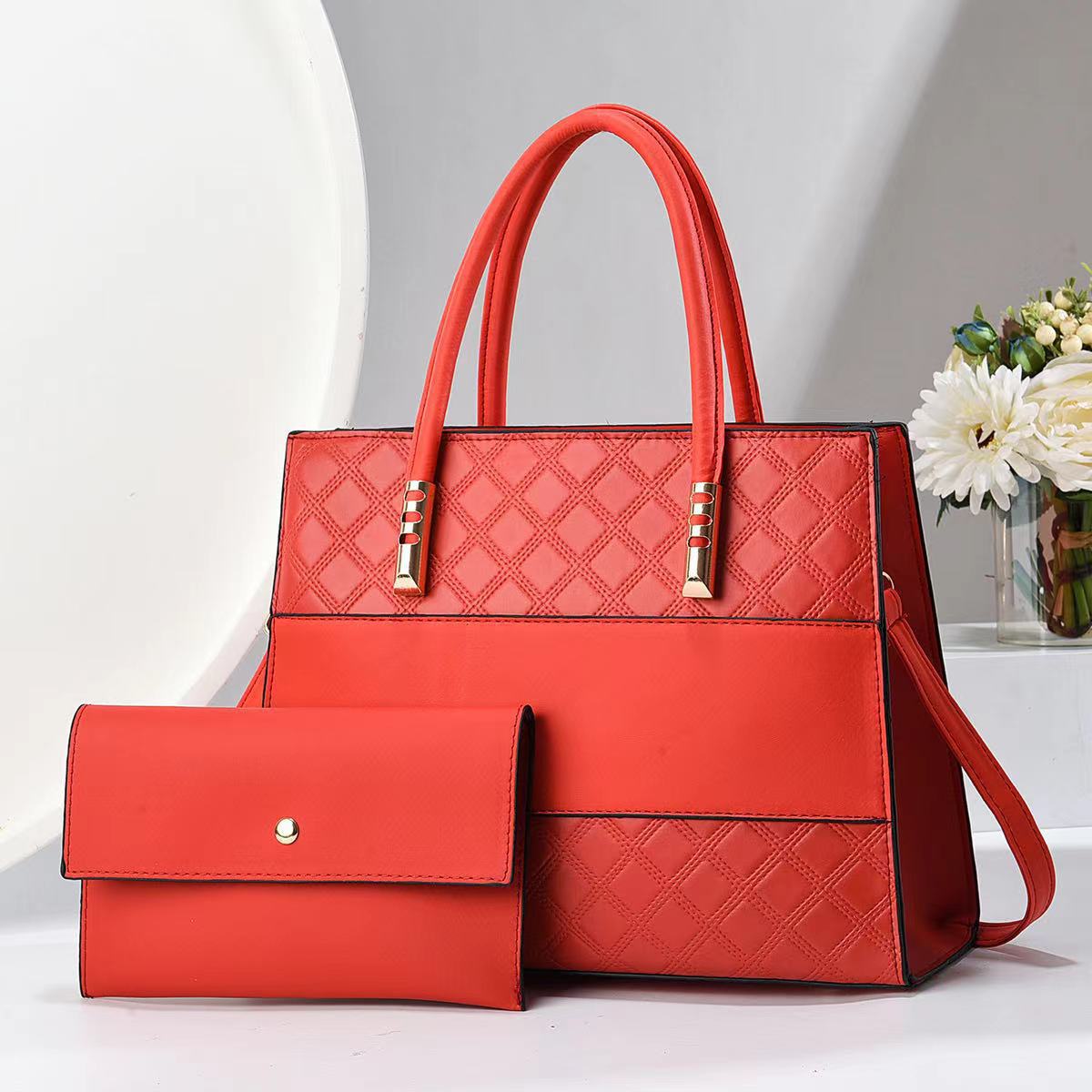 A new large-capacity patchwork cross-border retro fashion handbag for mom, a high-end and versatile commuting tote bag details Picture