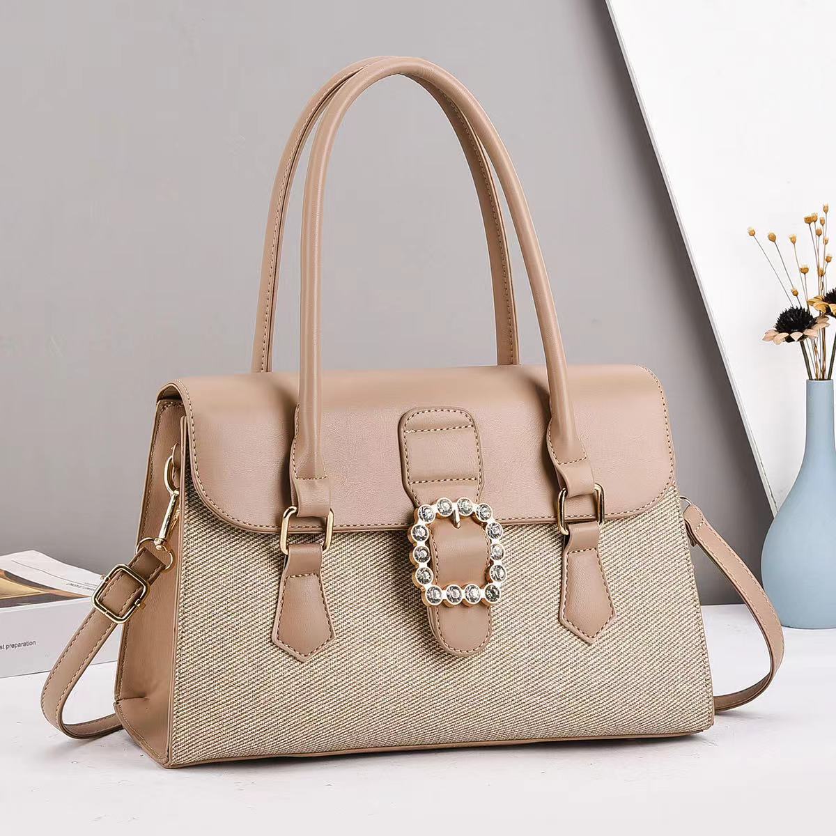 A versatile bestseller for foreign trade 2025 hand-held bill of lading shoulder crossbody new women's bag, elegant ladies' handbag, large capacity women's bag Application Scenario