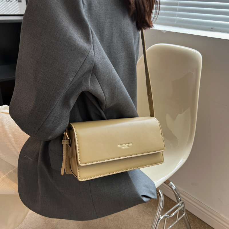 High-end and fashionable commuting small square bag for women, 2024 new trendy and versatile single-shoulder bag, elegant and light luxury crossbody bag Application Scenario