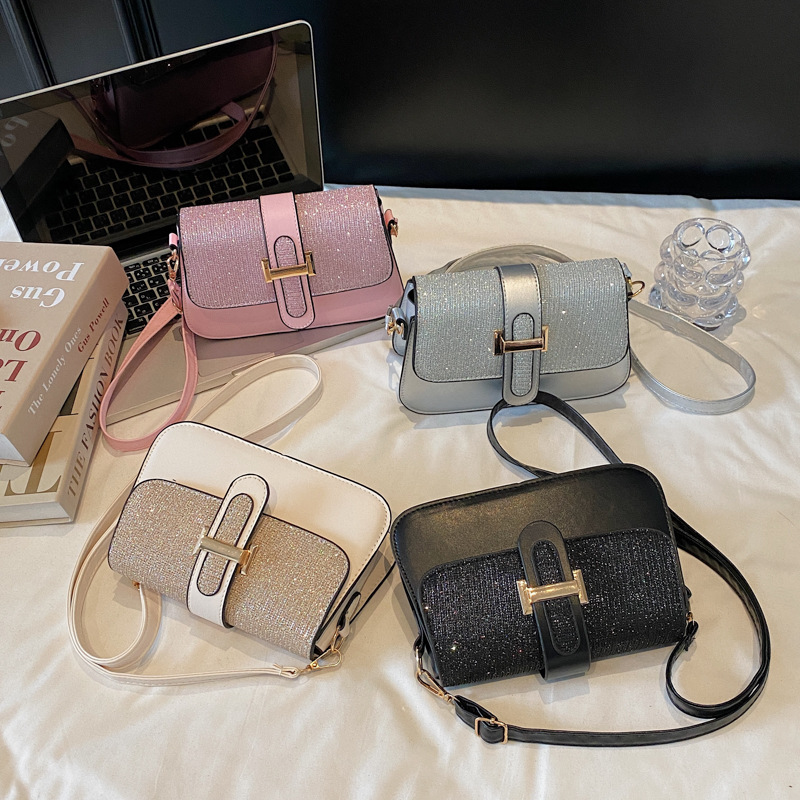 A new 2025 fashionable small square bag with a unique texture, a simple and stylish women's bag, and a single-shoulder crossbody bag Application Scenario
