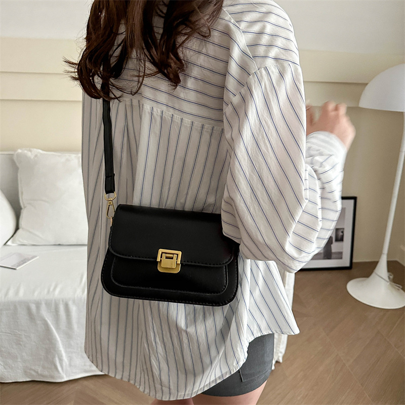 The 2024 stylish and simple crossbody bag for elegant ladies, a retro and stylish single-shoulder small square bag for cross-border use Specification drawing