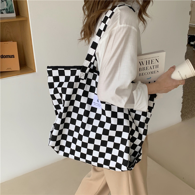 18182 Japanese and Korean chic black and white checkered canvas bag, large-capacity single-shoulder bag for women, simple student handbag full figure