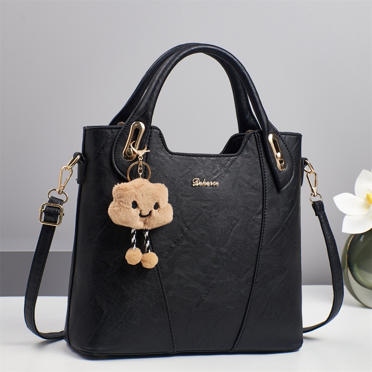 A new Spring 2025 live-streaming bestseller, a large-capacity, high-end, single-shoulder, simple and stylish women's handbag for commuting full figure