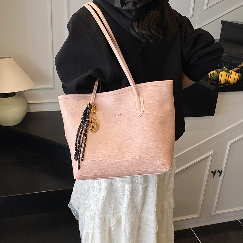 Retro large-capacity bag for women, 2025 new trendy Korean niche tote bag, versatile and simple single-shoulder armpit bag Specification drawing