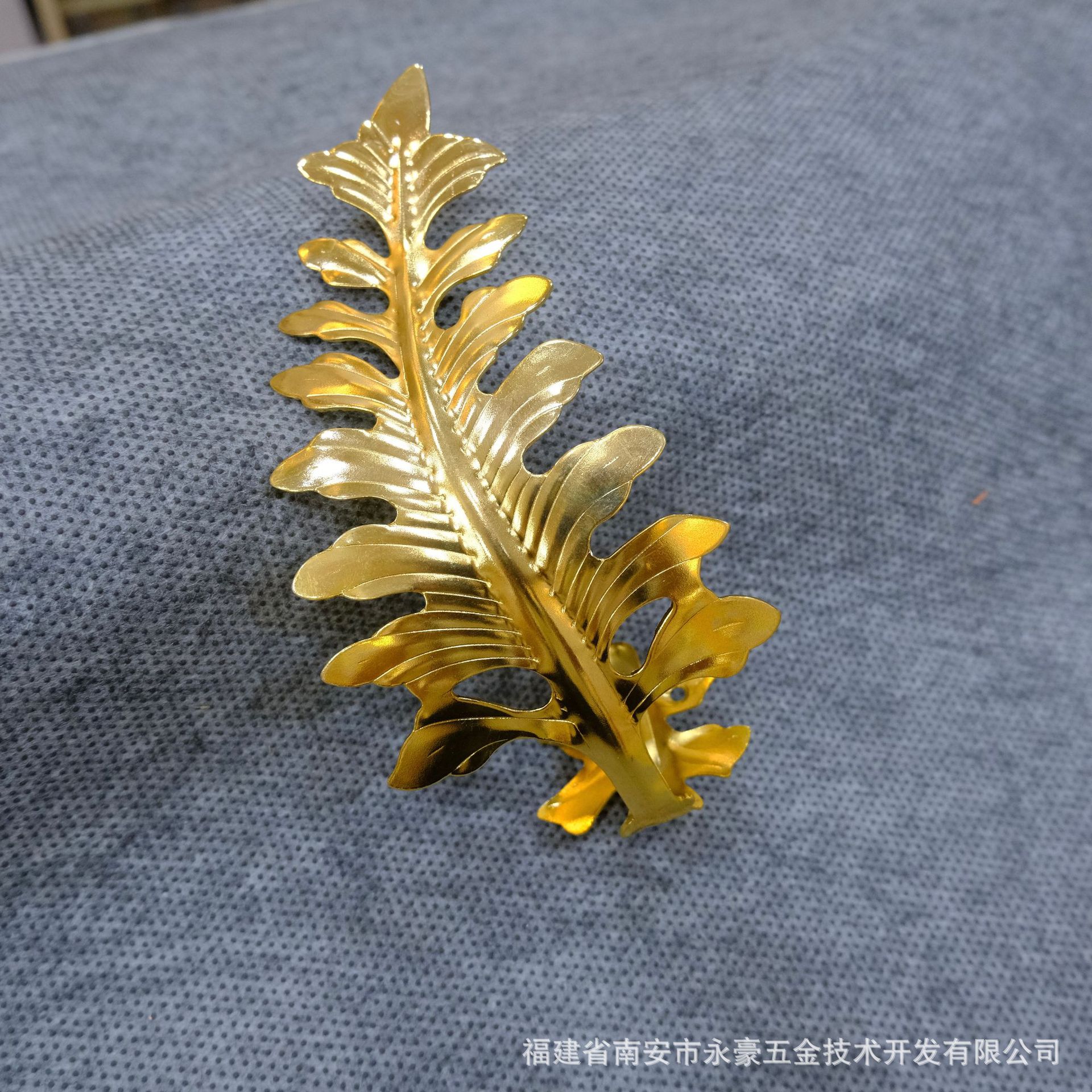 【 Yonghao Hardware 】 Cross-border supply factory direct sales of iron leaf-shaped curtain hooks, wall hooks and wall hooks wholesale details Picture