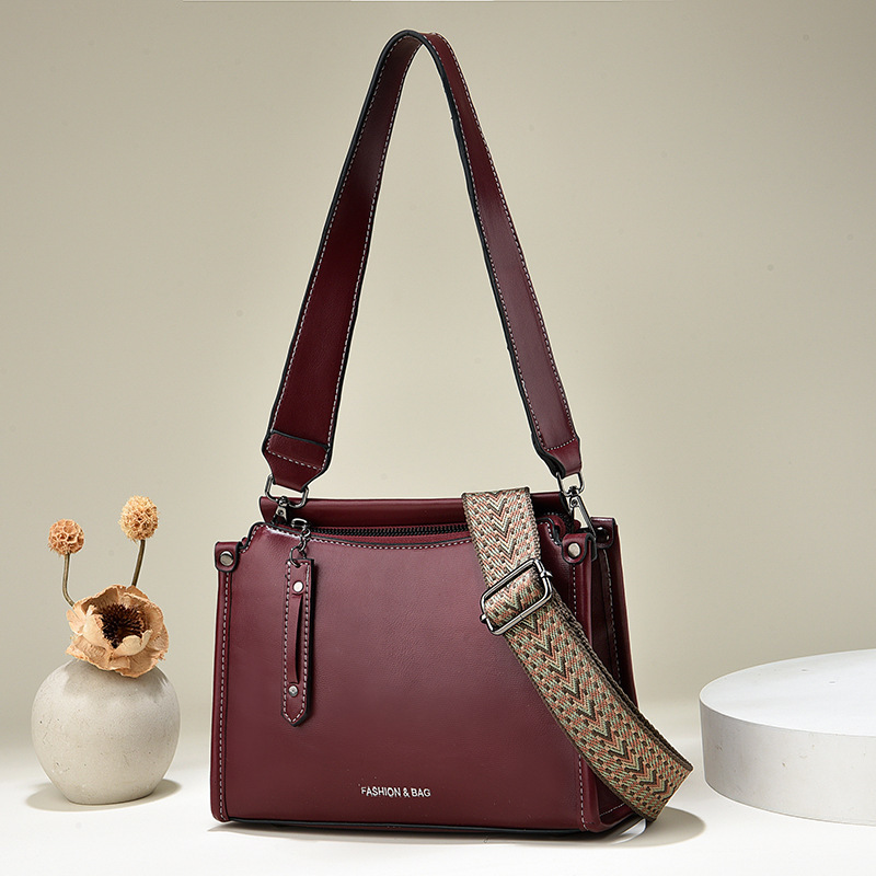 A versatile new large single-shoulder bag for women, autumn and winter handbag, elegant women's bag, Korean style trendy crossbody fashionable women's bag Specification drawing