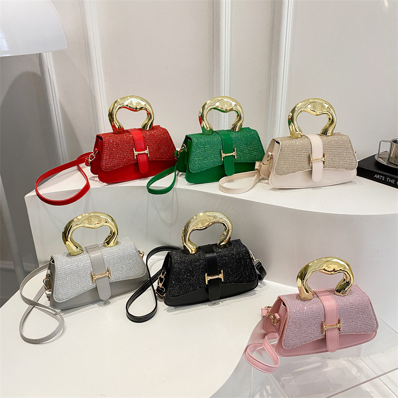 A stylish new large-capacity, simple 2025 texture metal handbag for women, a small square bag for single-shoulder and underarm crossbody Application Scenario