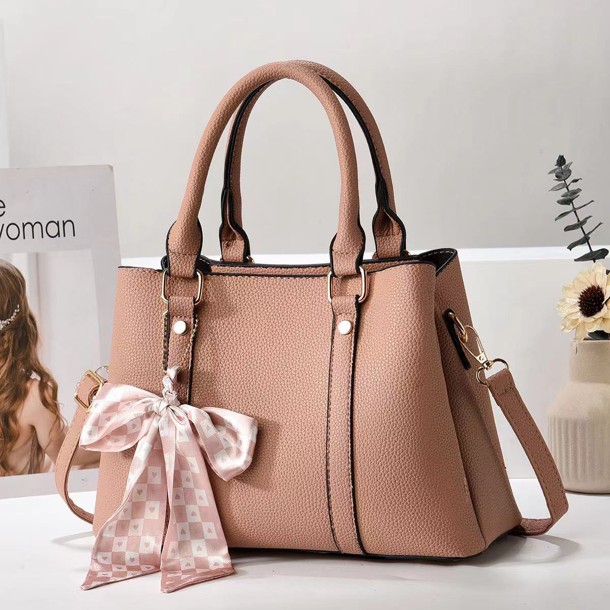 The manufacturer's export bag for women's 2024 new style handbag, single-shoulder crossbody bag, women's fashionable handbag, Korean style texture details Picture
