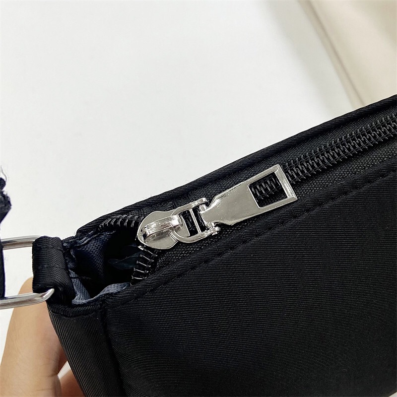 One-piece consignment delivery of 2022 new style women's underarm bags, small cloth bags, European and American fashionable and simple single-shoulder handbags Application Scenario