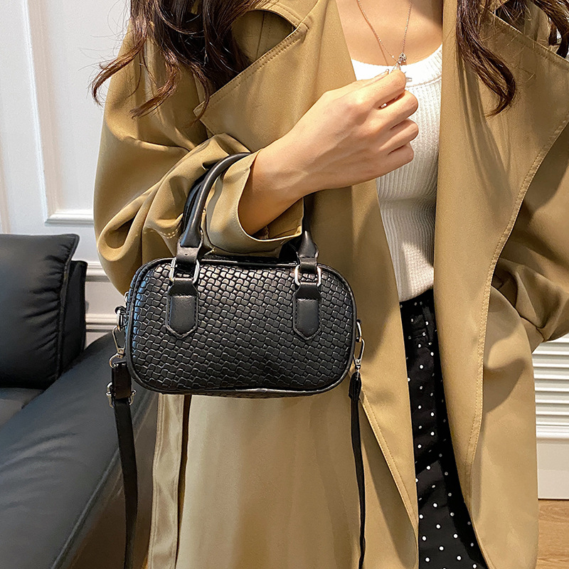 Korean minimalist handbag 2024 new style, niche and stylish Boston bowling bag, retro single-shoulder crossbody bag Specification drawing