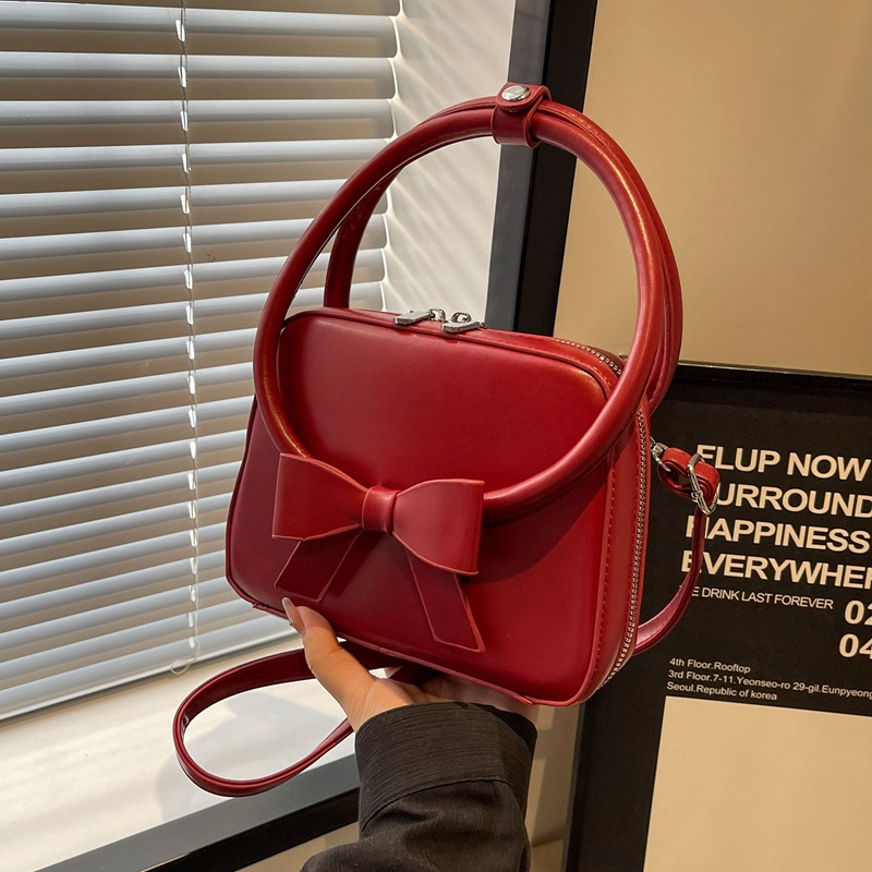 This is a new 2024 trendy, sweet and fashionable handbag with a bow and a small square. It is a versatile solid color single-shoulder crossbody bag details Picture
