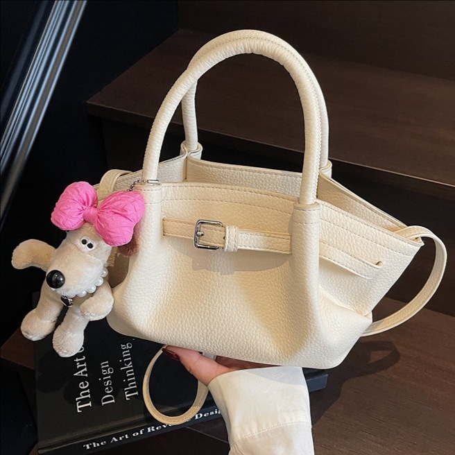 A niche casual and fashionable pleated hand-held bucket bag for 2025, a simple and versatile single-shoulder crossbody bag in a solid color full figure