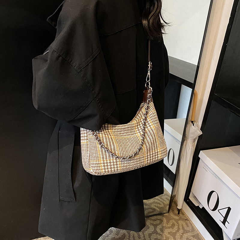 High-end quality bag, women's large-capacity 2024 new casual and niche design crossbody bag, chain commuting dumpling bag Application Scenario