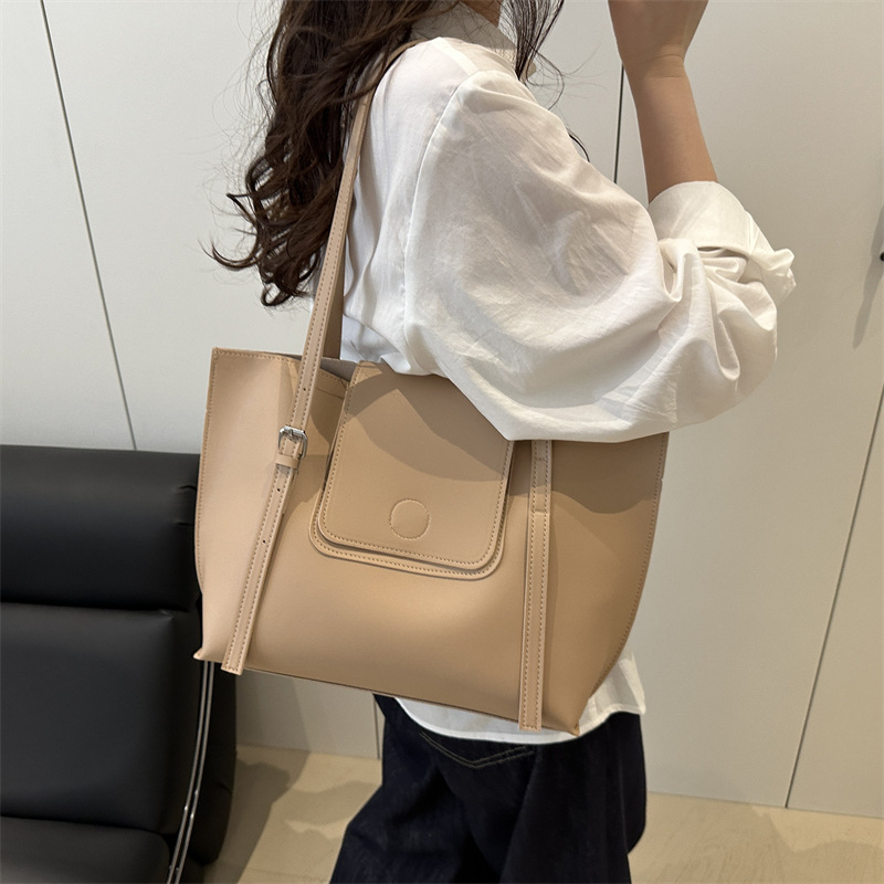 Large-capacity women's 2025 summer new style quality women's bag, simple and retro handbag, single-shoulder commuting tote bag details Picture