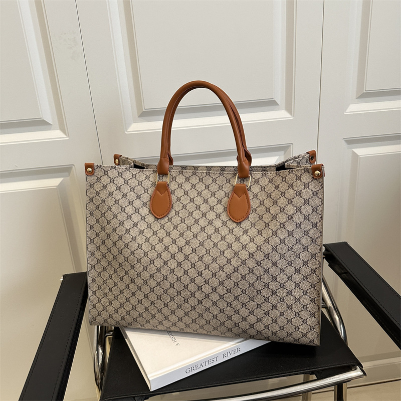 Spring/Summer 2025 new large-capacity women's bag, European and American retro single-shoulder large bag, letter tote bag, commuter handbag full figure