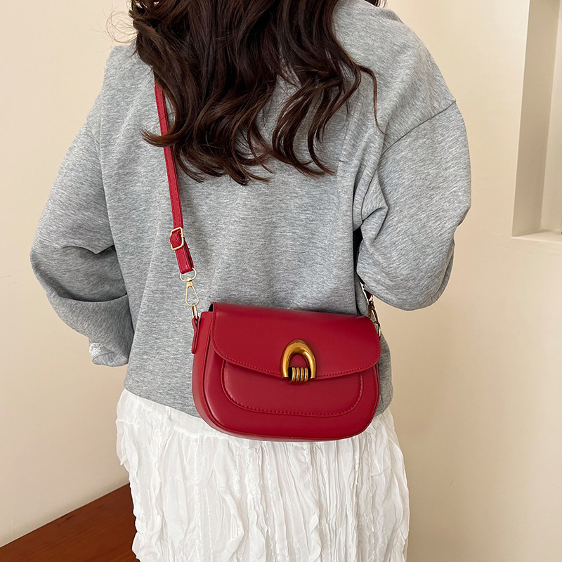 This year's popular women's 2025 new casual single-shoulder bag, a high-end commuter crossbody saddle bag Specification drawing