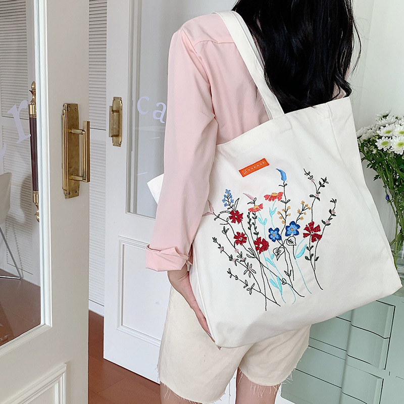 2623 Embroidered flower canvas bag, Artistic college student single-shoulder bag, large-capacity schoolbag, shopping bag, artistic style full figure