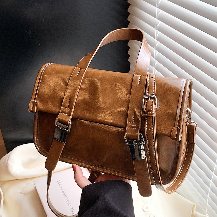 Large-capacity bag, retro and versatile for women, 2024 new casual and trendy single-shoulder crossbody bag, hand-carry commuter messenger bag full figure