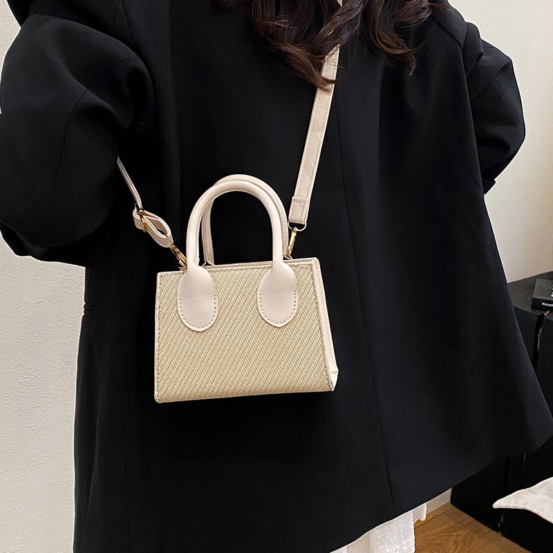 Stylish crossbody handbag, simple commuting bag, fashionable women's bag, 2025 summer new style Korean retro small square bag details Picture