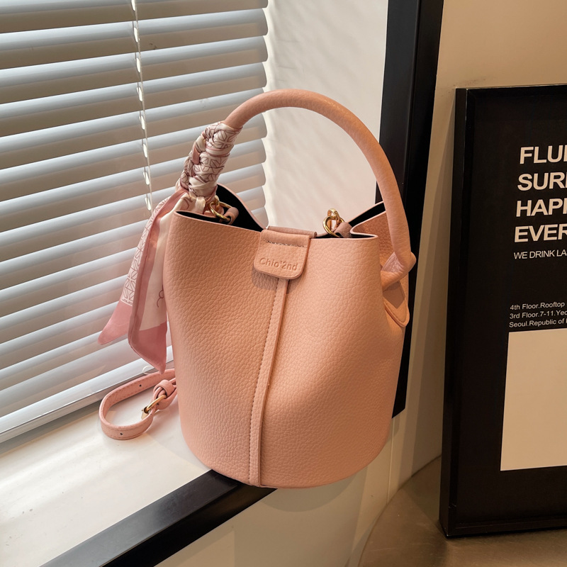 Cross-border commuting handbag for women 2025 New style fashionable soft leather bucket bag Versatile casual single-shoulder crossbody bag Specification drawing