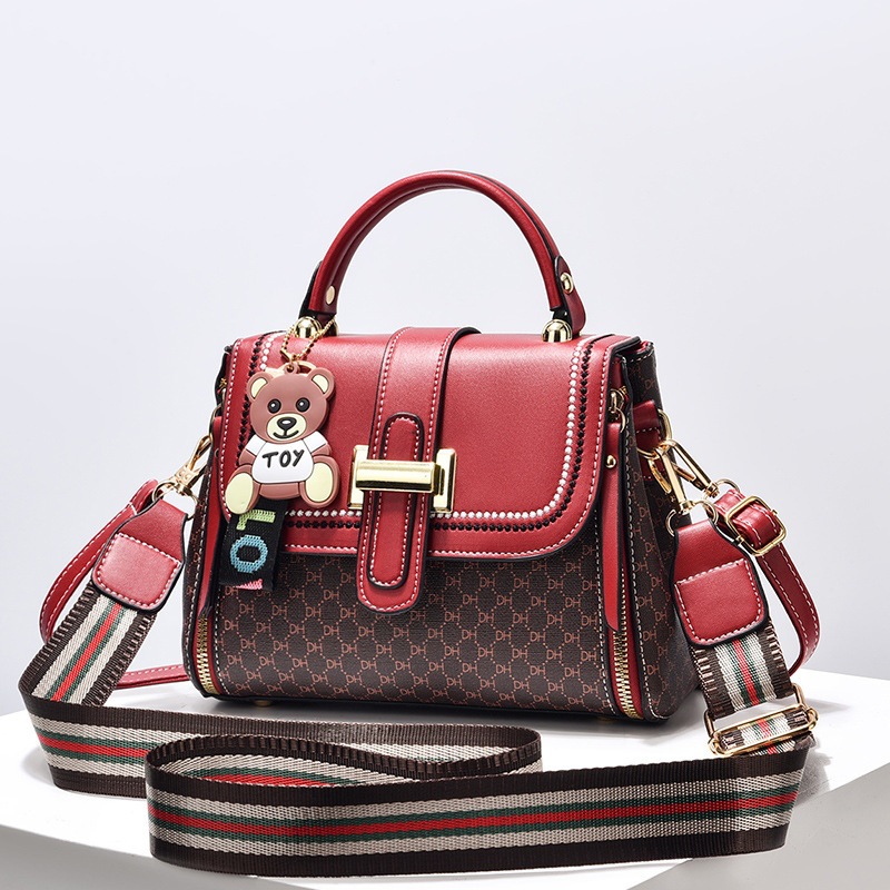 The 2022 new women's bag crossbody bag is stylish and versatile. The small square bag has a high-end texture and is a niche single-shoulder handbag Specification drawing
