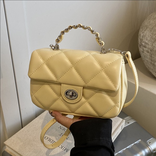 A high-end diamond-shaped handbag for women, a fashionable small square bag, a new 2025 versatile shoulder bag, and a stylish crossbody bag full figure