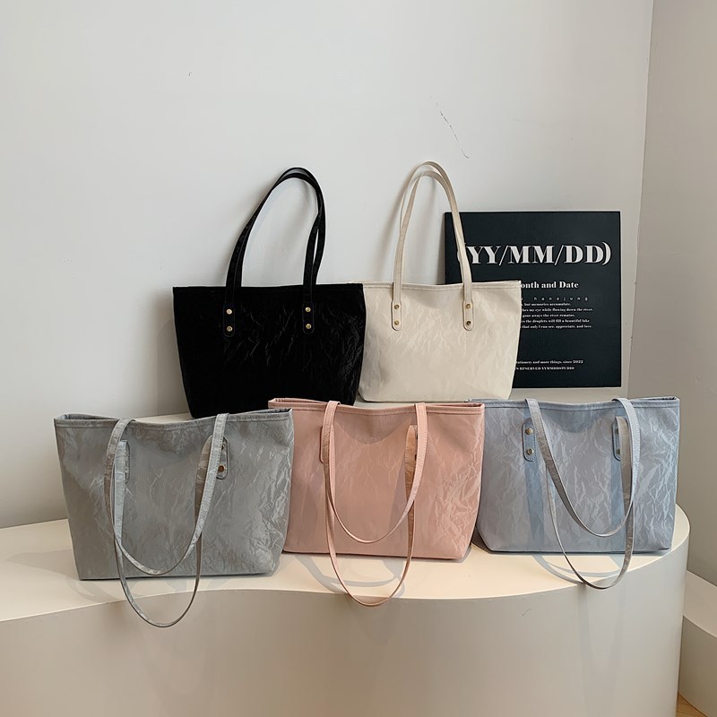 High-quality large-capacity bag for women 2025, new style, fashionable and versatile commuting bag, single-shoulder bag, simple tote bag for work Application Scenario